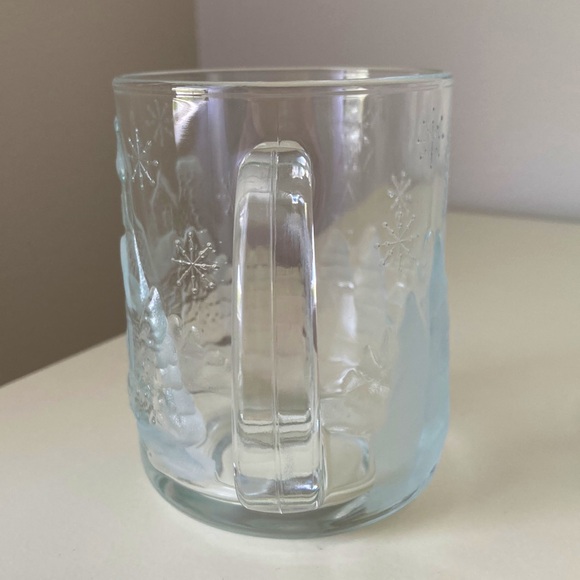 2 Glass Holiday Mugs Arcoroc FRANCE Vintage Christmas Hot Coco Cups Winter Scene - Picture 8 of 9